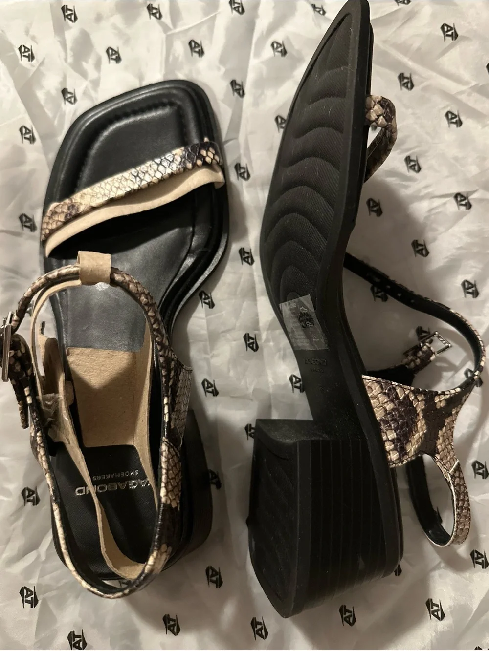 Vagabond Low Block Heel Sandals